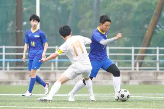 サッカー部は全国大会（※）に連続出場し、関東大会（※）で優勝も果たしています。海外でプロ経験のある教員やJリーグ下部組織出身の教員が、基礎からしっかり身につくように指導しています。（※定通大会）