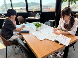 自分のペースで課題に取り組みます。