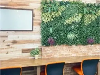 落ち着いた環境の自習室でレポートを進めることができます。