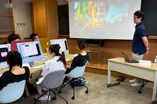 生成AIやクリエイティブなど、“やってみたい”が見つかる授業も。Macを使って、楽しみながら実践的に学びます