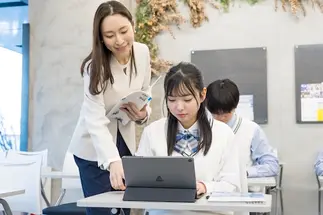 生徒はひとり1台専用PCを所有。ICT教育にも力を入れています