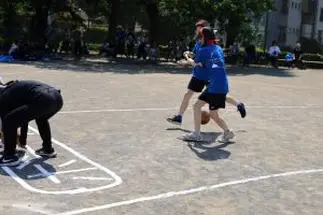 生徒会が中心となって行う運動会。他にもさまざまな学校行事があります。
