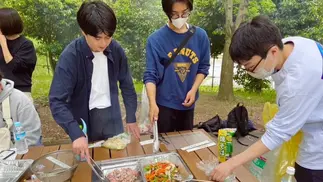 学研WILL学園では、BBQなどのイベントや体験活動を通じて、学校以外の学びや仲間づくりも大切にしています。フリースクールでの楽しい経験が、外出や通学のきっかけになります。