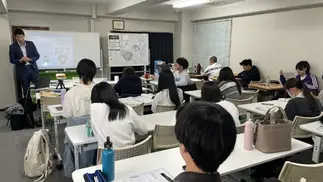 少人数制の授業で、不登校による学習の遅れや勉強への不安にも丁寧に対応。学び直しから進路・受験対策まで、一人ひとりに合わせて学習をサポートします。
