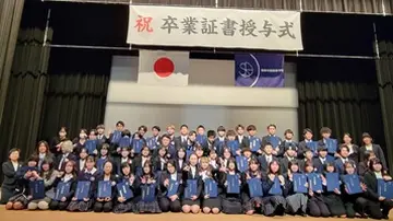 中学や高校で悩んでいた生徒たちが自信に満ち溢れ卒業していきます。次の進路先も決まりまぶしいばかりです。