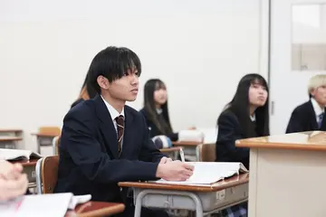 学校が「おもろない」そう感じ、高校生活をあきらめていませんか？