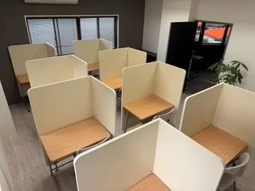 個別スペースは音のない空間で、集中したいとき、一人になりたいときに使用できます。