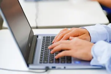 スマホ・タブレットでもOK！インターネット環境があれば、いつでもどこでも学習に取り組むことができます。