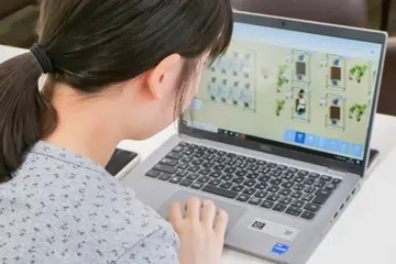 ヴァーチャルキャンパス「FAMcampus」でリアルな繋がりを感じながら授業を受けたり、部活やイベントに参加することができます。