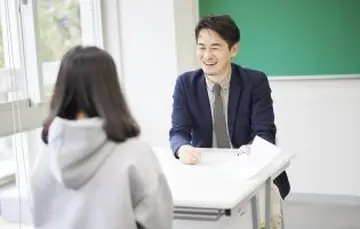 学び直し科目の設置やレポートへの取り組みのサポートも行います。