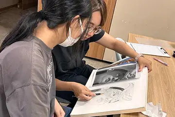 「クリエイティブコース」では、好きや興味をきっかけに、広い視野で実践的なスキルを身につけられます