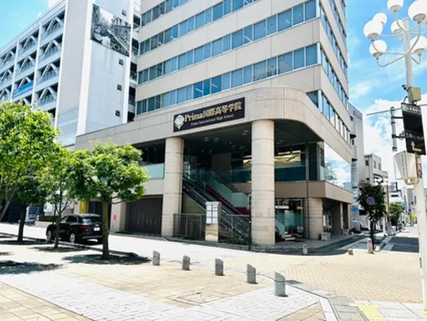 新松本校の校舎外観♪カフェのようにおしゃれで、落ち着いた雰囲気です^^居心地の良さを大切にし、安心してくつろげる空間です！