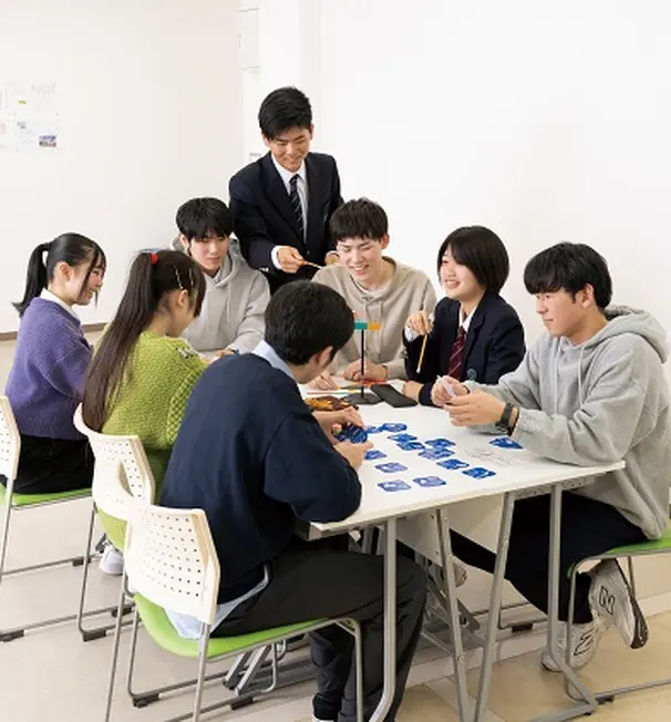 昼休みのゲーム大会で、大盛り上がり！友達が出来ました。