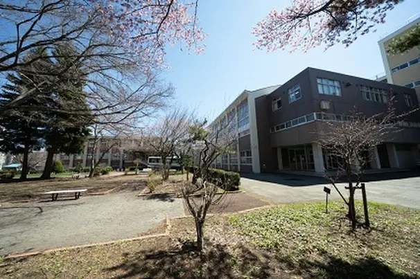 札幌の地で全日制高校の教育実績を積み重ねている学校法人が運営。
