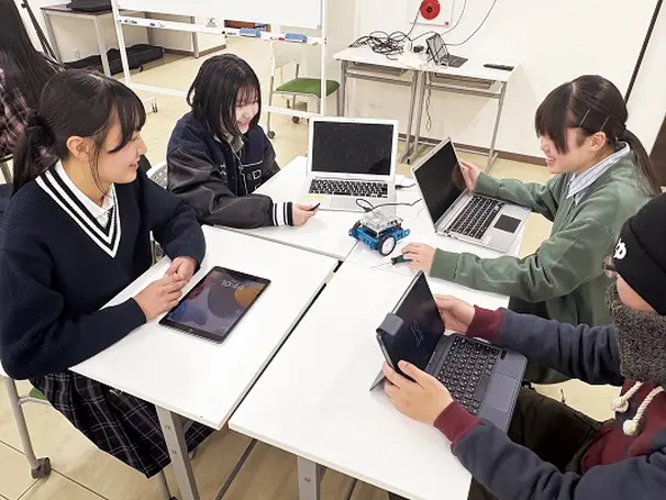 ゲームプログラム講座、イラスト講座、フィットネス講座、推し括などで同じ趣味の友達を見つけられます！