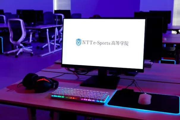 高性能のゲーミングPC、周辺デバイスを配備