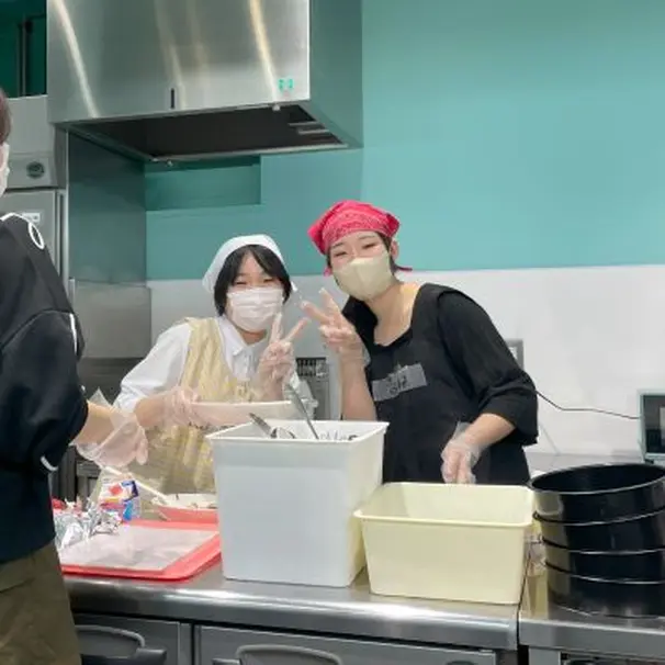 大学進学に向けてきっちり学べるのが駿台、でもそれだけなのもちょっと寂しい。高校生活を楽しめるイベントや行事、課外活動や探究活動などもたくさん実施しています。