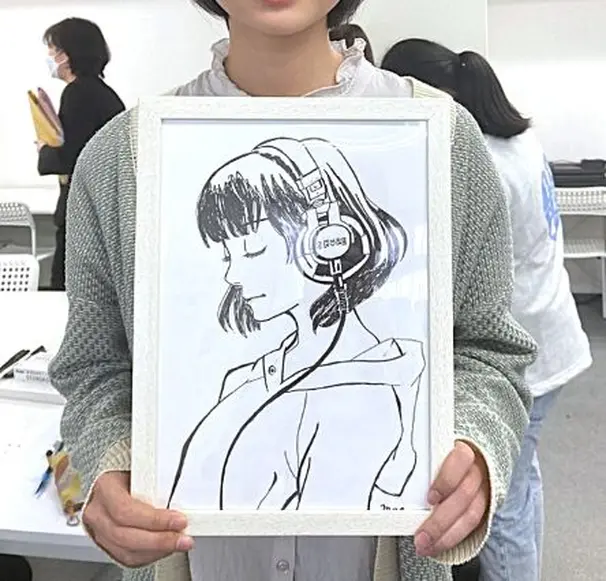 毎日特別授業を実施中。一番人気はイラスト講座。本格的な指導を受けたい人も、初めて取り組む人も歓迎。プロから指導が受けられます。