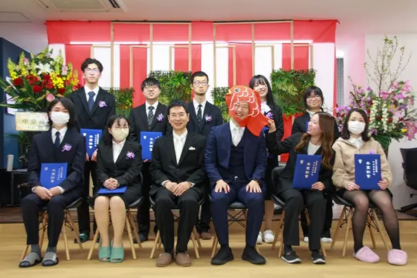 卒業式まで「学校っぽくない」です！生徒たちのやりたい事は最後の最後まで全力で応援します。