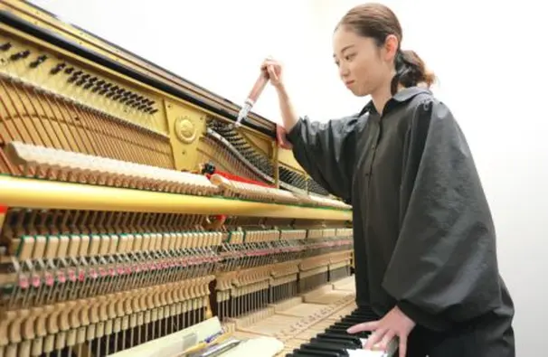 ピアノ調律科・管楽器リペア科・ドラムカスタマイザー科・ヴァイオリン製作科など楽器技術系学科