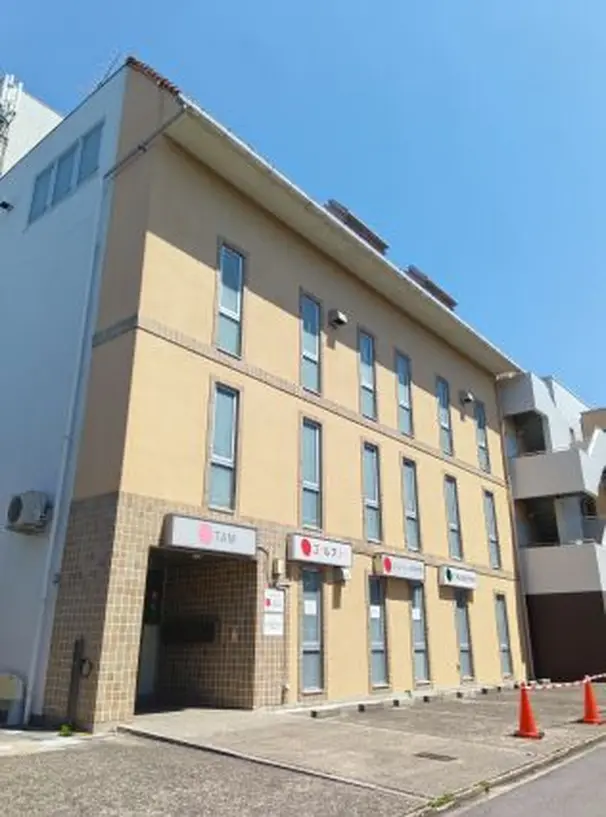 伏見キャンパス外観。新しいきれいなキャンパスです！	