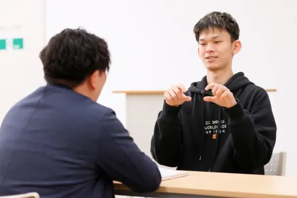教員が生徒・保護者と連携。