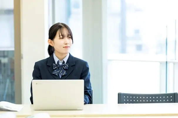 スマホ・タブレットでもOK！インターネット環境があれば、いつでもどこでも学習に取り組むことができます。