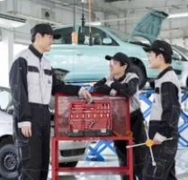 自動車科：全国で唯一、通信制の自動車科！充実した設備で自動車整備の知識と技術を学べる！