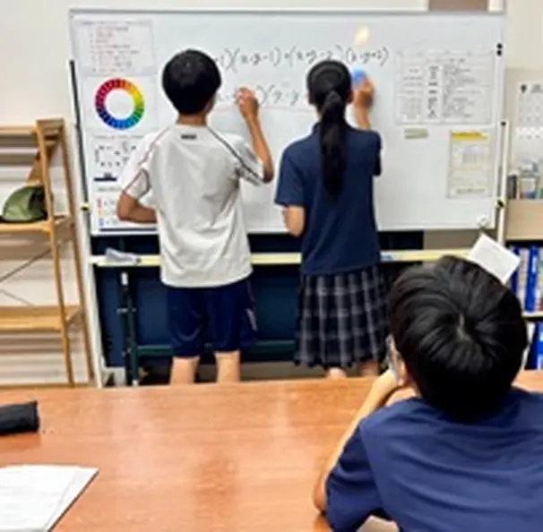 少人数制のため、みんな和気あいあいと学習しています♪